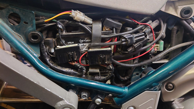 セロー250バッテリー周り