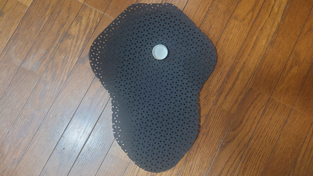 ラフロー背中メッシュパッド穴あけ