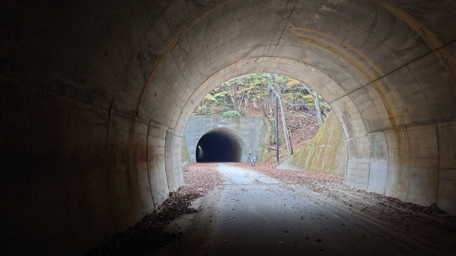 トンネル２つ