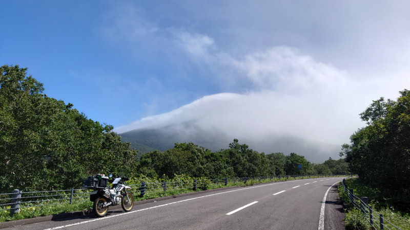 雲の羅臼岳