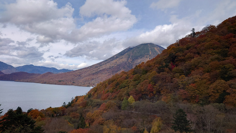 男体山と中禅寺湖