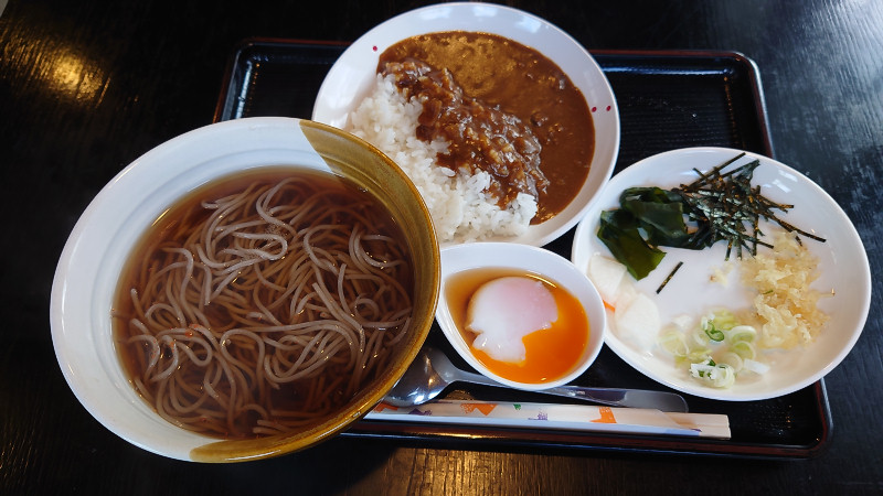 蕎麦とカレーと温泉卵