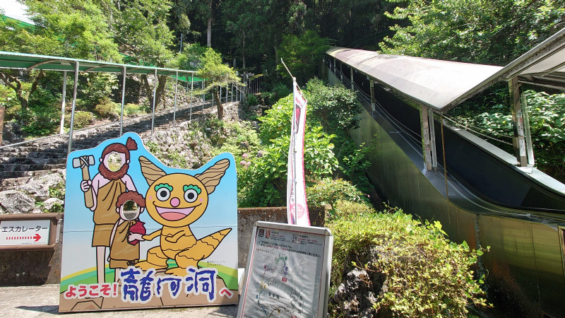 階段とエスカレーター