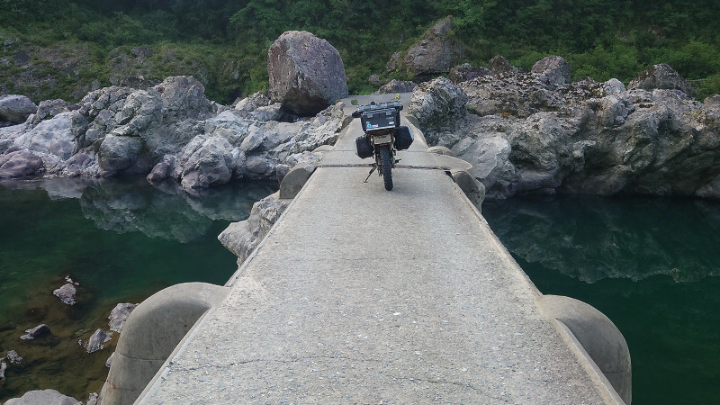沈下橋上