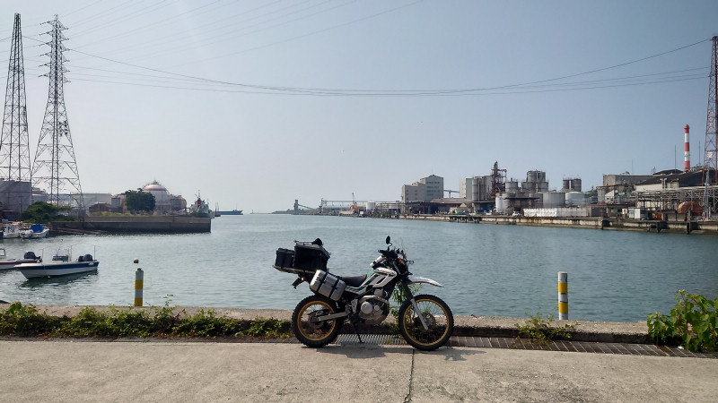 工業団地の海